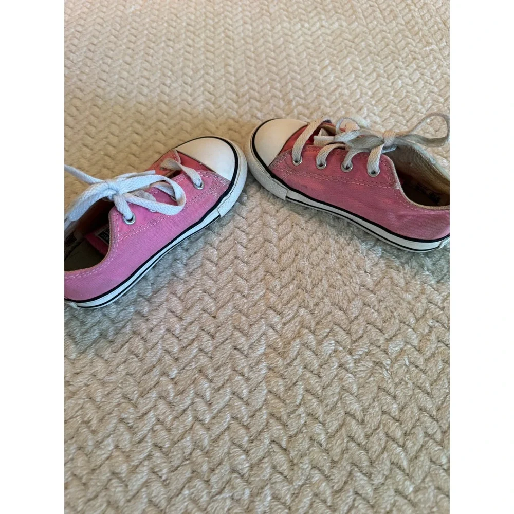 Converse Chuck Taylor All Star Low Top Pink Canvas Sneakers‎ Size 9 Toddler